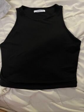 ReoRia Black Cropped Tank - High Neck Sleeveless